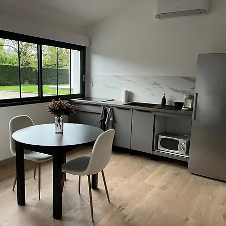 Apartment Studio Climatise Confortable Et Calme Pampelonne